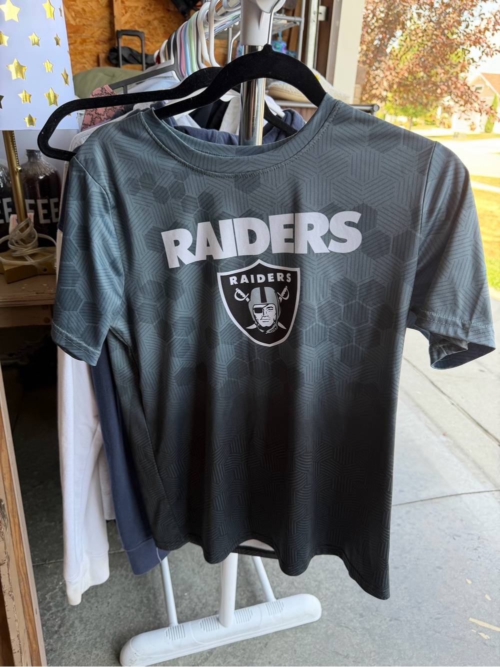 NFL Raiders Black & Gray Geometric Logo Tee - Kids